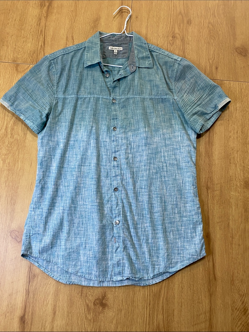 Calvin Klein Jeans Short-Sleeve Button-Down Umbre in Green Blue